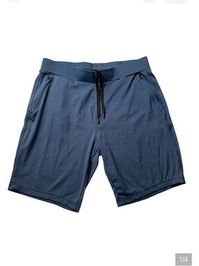 C30- 32 degree cool Men's Large Blue Athletic Shorts